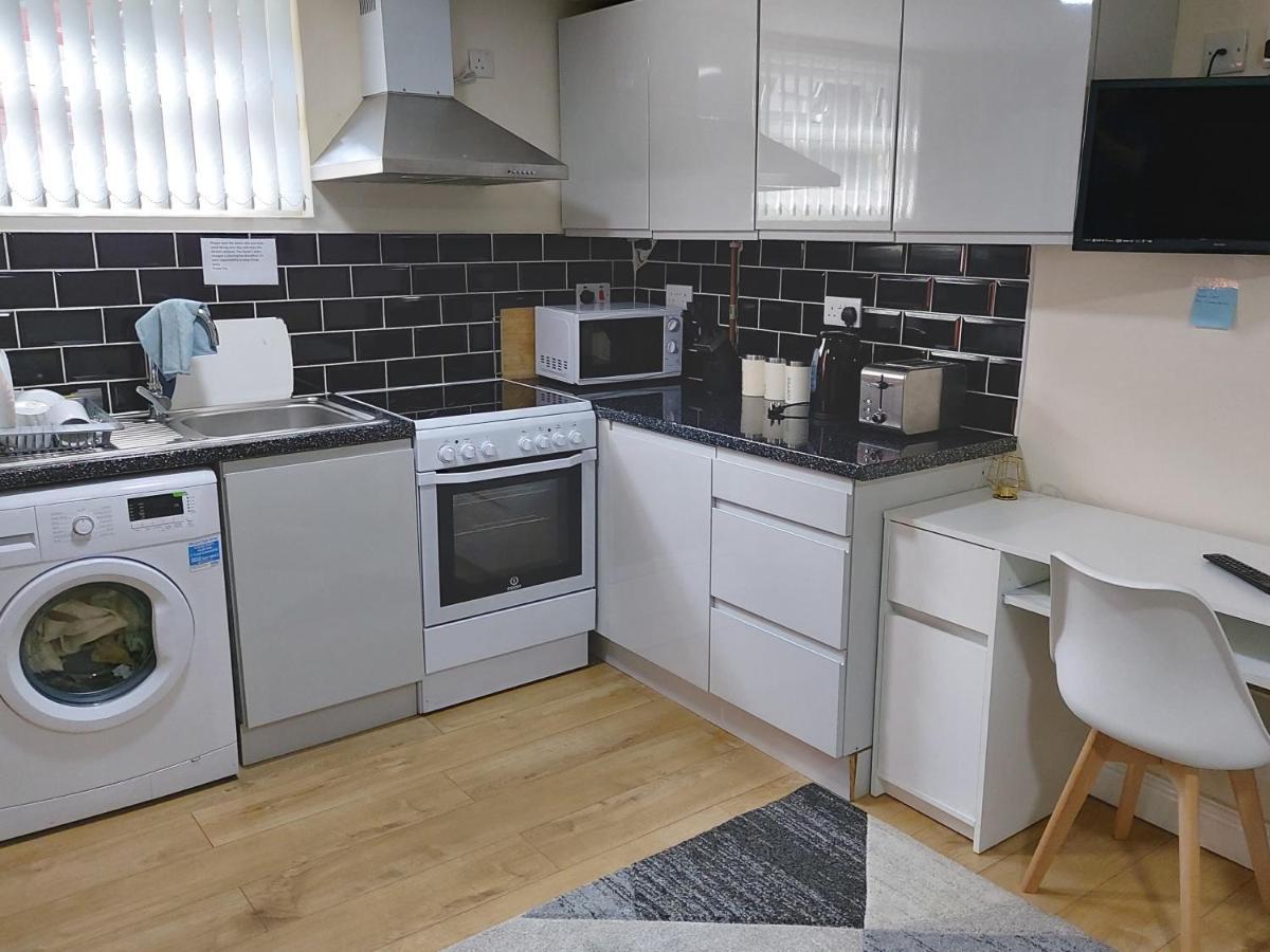 Lovely Studio-Flat With Free Parking, Free Wifi. ليدز المظهر الخارجي الصورة