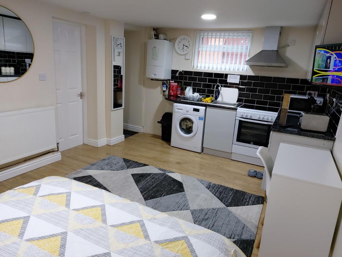 Lovely Studio-Flat With Free Parking, Free Wifi. ليدز المظهر الخارجي الصورة
