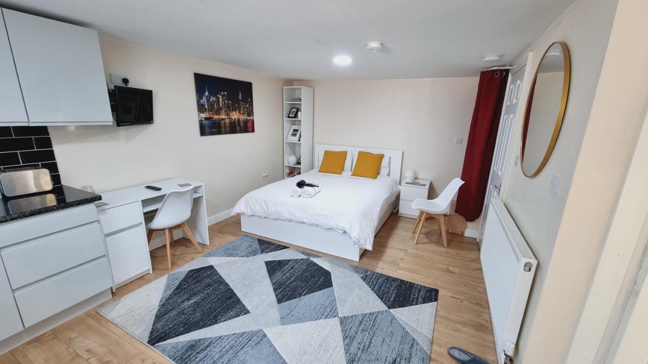 Lovely Studio-Flat With Free Parking, Free Wifi. ليدز المظهر الخارجي الصورة
