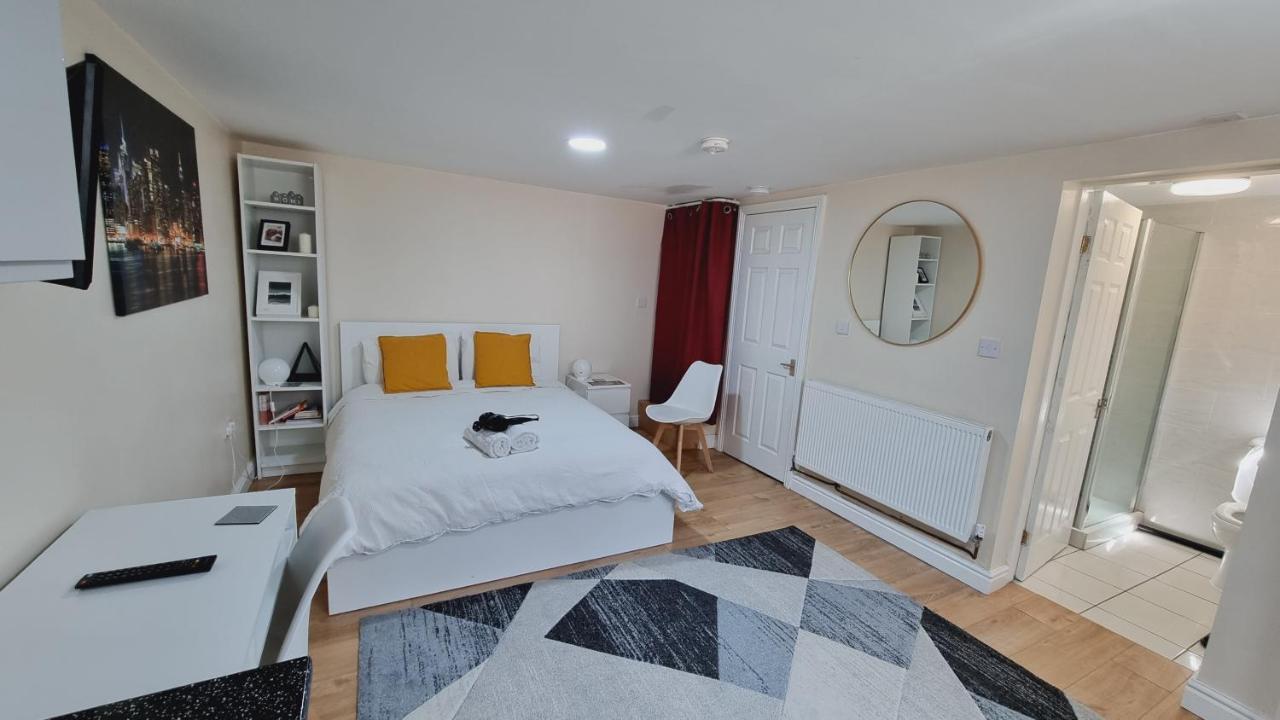 Lovely Studio-Flat With Free Parking, Free Wifi. ليدز المظهر الخارجي الصورة