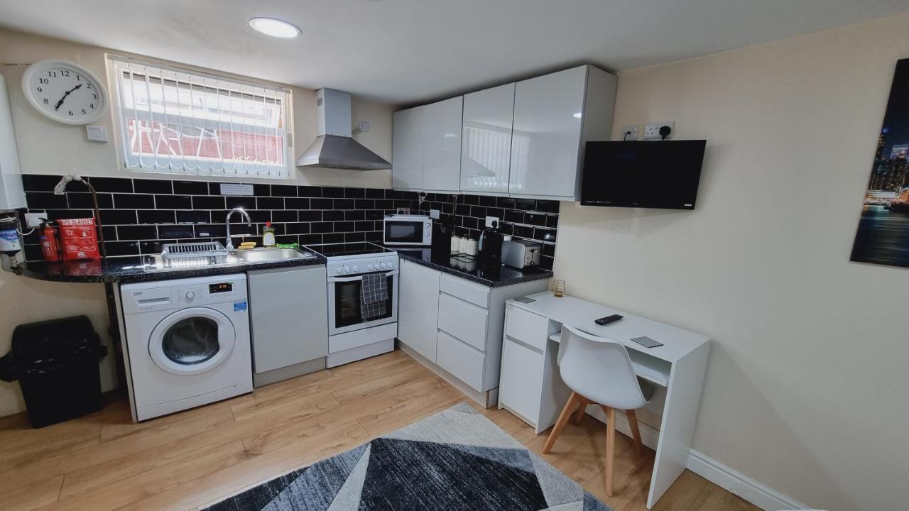 Lovely Studio-Flat With Free Parking, Free Wifi. ليدز المظهر الخارجي الصورة