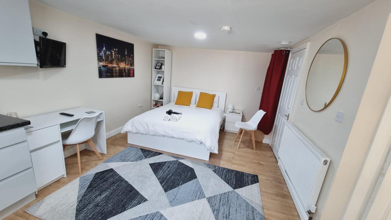 Lovely Studio-Flat With Free Parking, Free Wifi. ليدز المظهر الخارجي الصورة