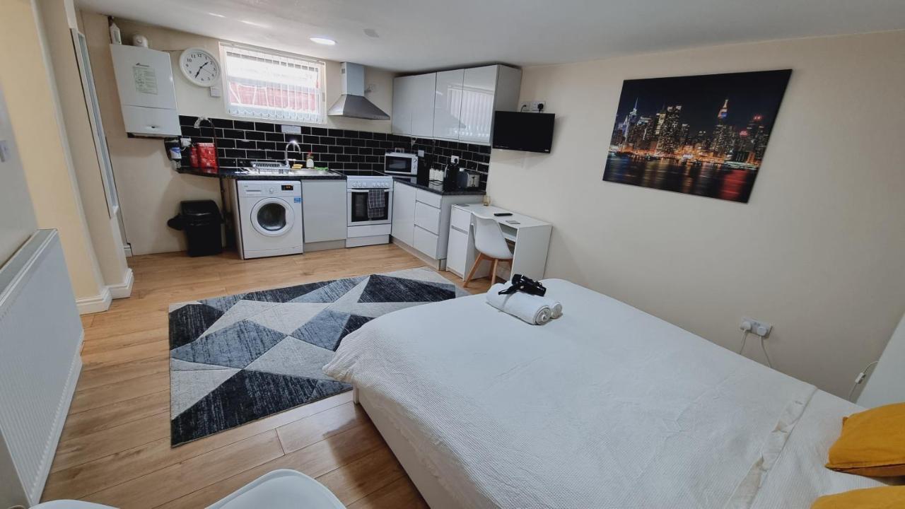 Lovely Studio-Flat With Free Parking, Free Wifi. ليدز المظهر الخارجي الصورة